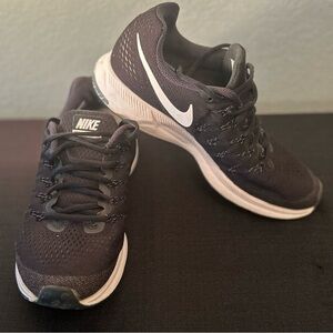 Women’s Nike zoom pegasus 33 black size 9